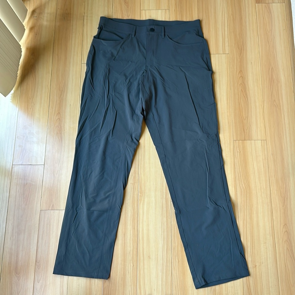 Men’s Alo Day and Night Pant size 34R